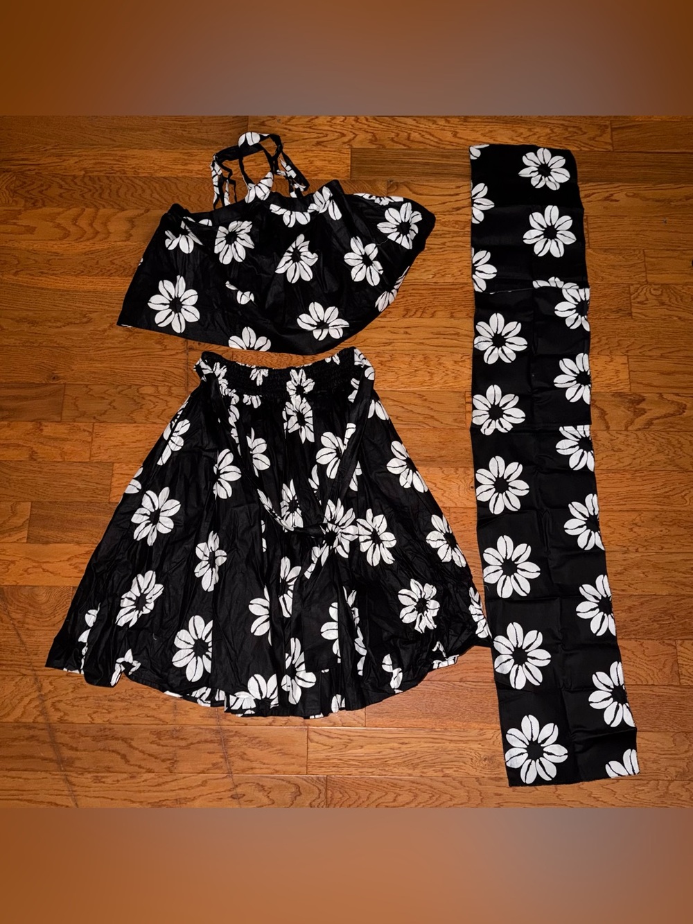 Black & White Cowrie Set